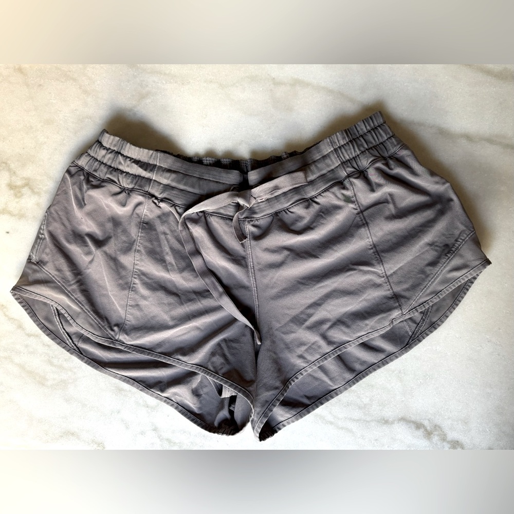 Lululemon Hotty Hot Low Rise Shorts 2.5”